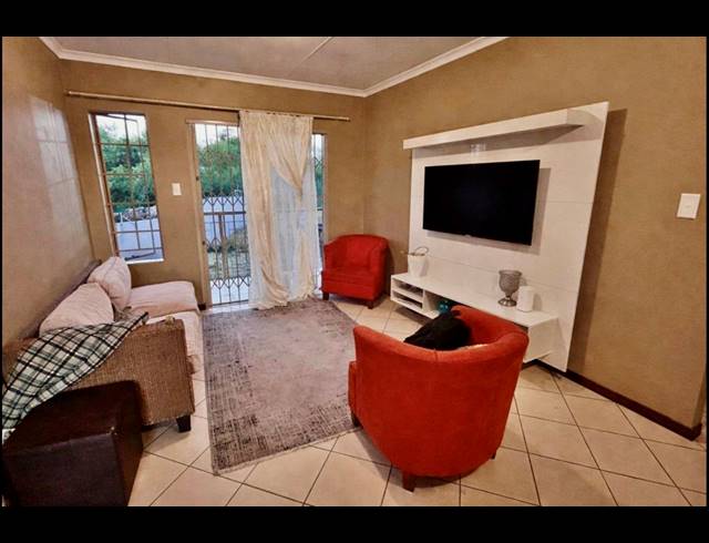 3 BEDROOM TOWNHOUSE FOR SALE IN EQUESTRIA